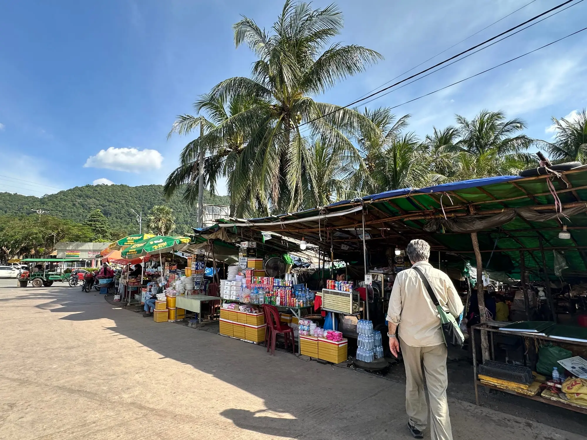 ព្រះអាទិត្យរៀបនៅឆ្នេរកែប