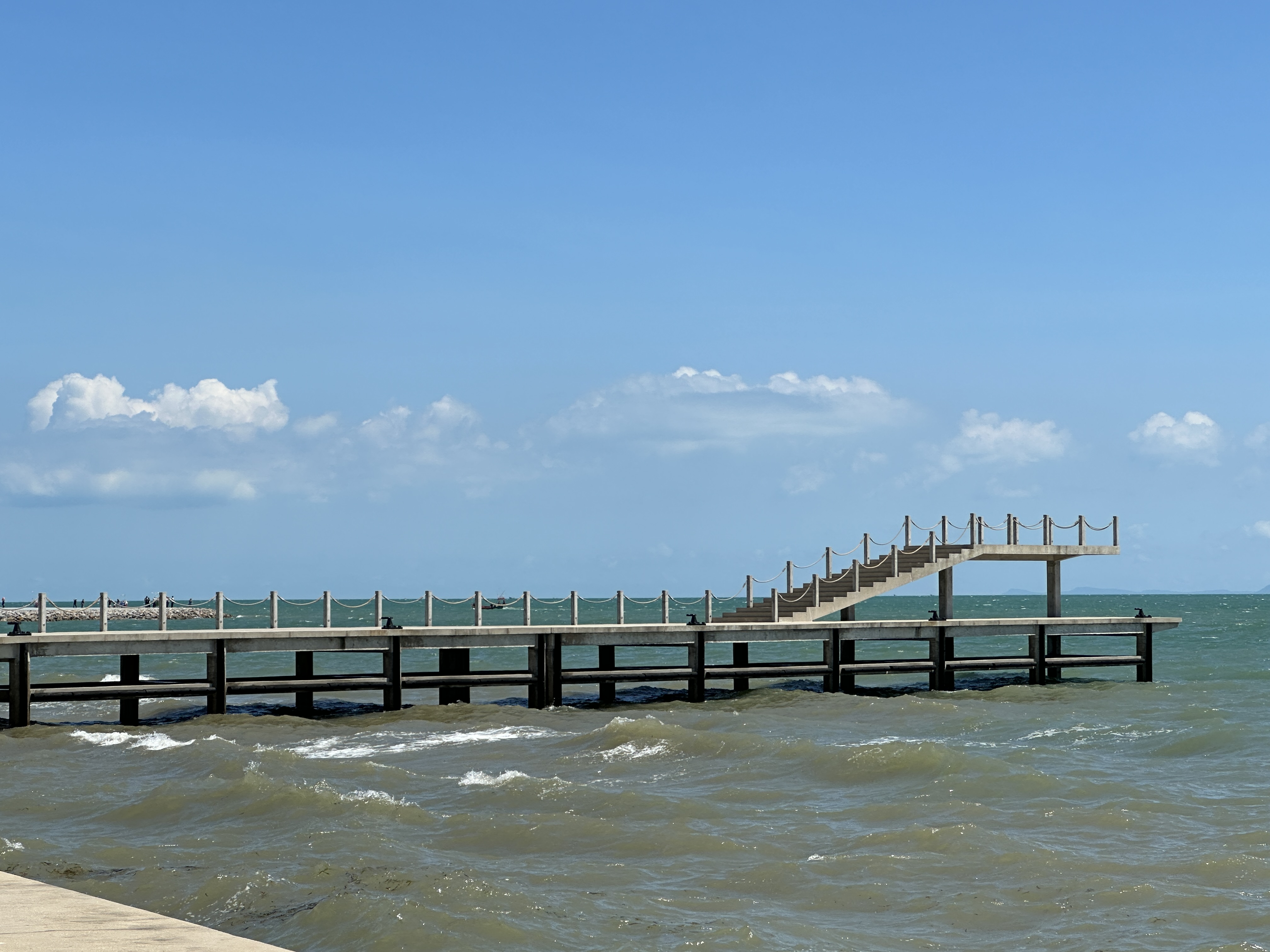 ឆ្នេរកែប និងផ្សារក្ដាម